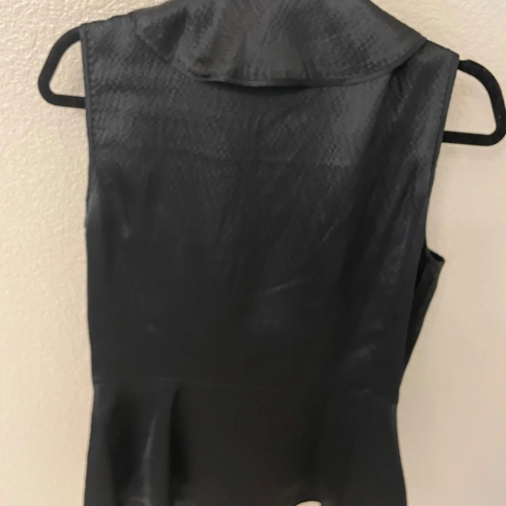 TORY BURCH Black  Kathleen Silk Ruffled V Neck Sleeveless Blouse Size 10